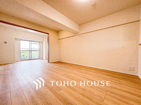 落ち着いた雰囲気に包まれた伸びやかな空間で、ゆったりと家族団らんの時間を過ごせます。