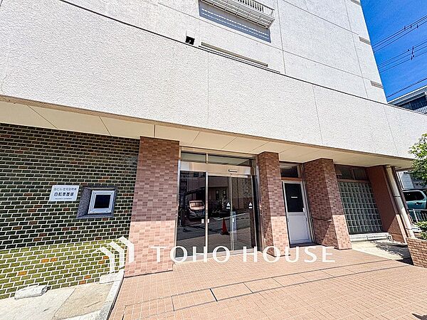 プライベート感が高まる、居住者を優しく迎え入れてくれるエントランス。