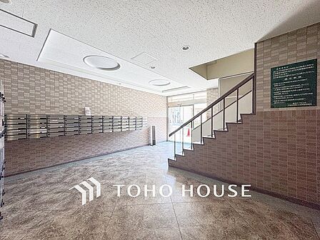 光あふれる開放感あるロビーは上質で洗練された空間。