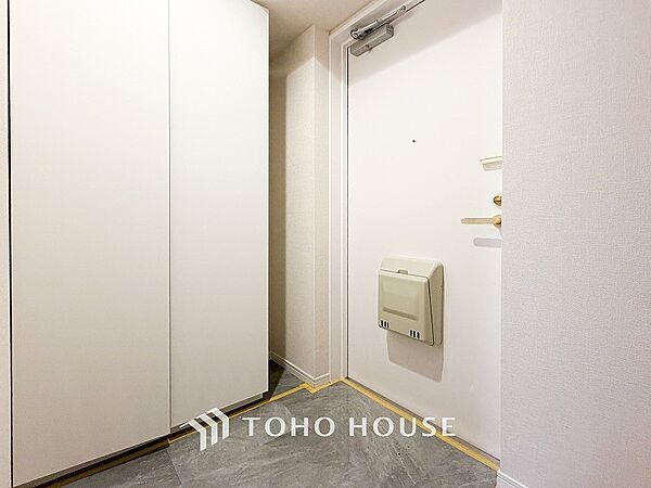 居住者の帰り、訪れる方を優しく迎えてくれる玄関です。