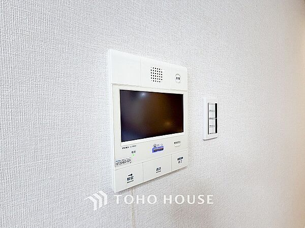 誰が来てもわかる様にモニター付きインターホンを設置。