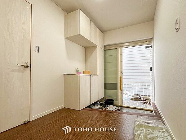 居住者の帰り、訪れる方を優しく迎えてくれる玄関です。