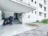 エントランス：落ち着きある閑静な環境で寛ぎに満ちた暮らしが始まります。