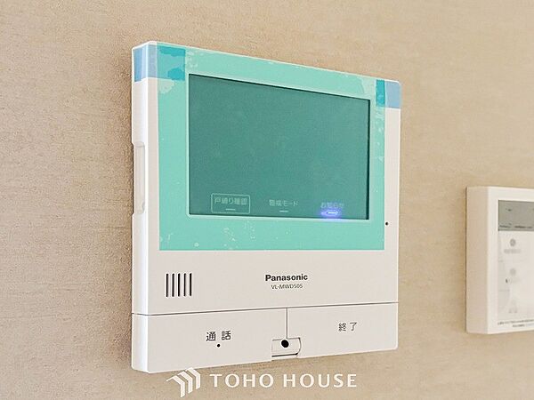 誰が来てもわかる様にモニター付きインターホンを設置。