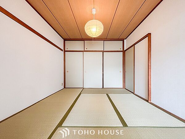 来客時や一息つきたいときなどに利用できる用途多様な空間です。