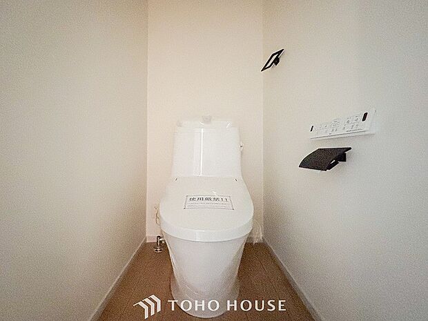 トイレには快適な温水洗浄便座付。