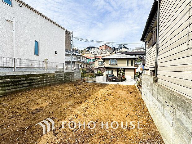 閑静な住宅街の一角、ひと時のくつろぎが生まれ、ゆっくりと愛着が育まれていきます。