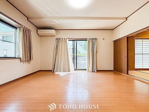 落ち着いた雰囲気に包まれた伸びやかな空間で、ゆったりと家族団らんの時間を過ごせます。