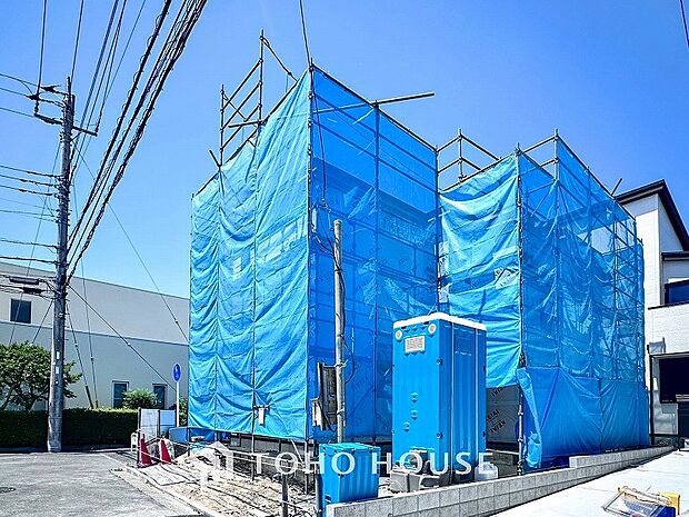 爽やかな青空の下に贅沢なほどに降り注ぐ陽光、豊かな居住性と、クオリティが見事に調和した住空間。