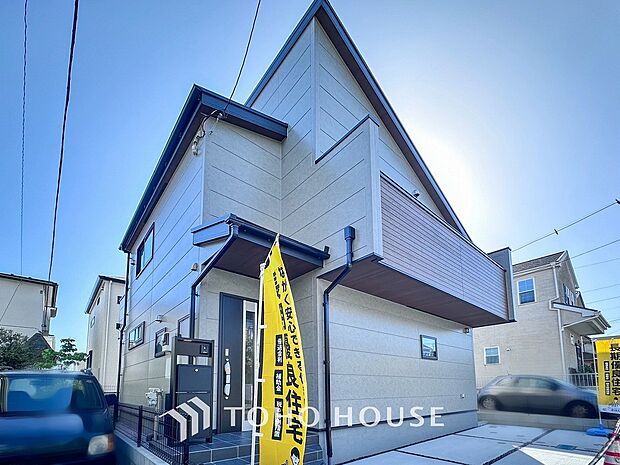 住む人を映し出す洗練された佇まいは、いつまでも輝き続けながらいつしか街の風景に溶け込んでいきます。