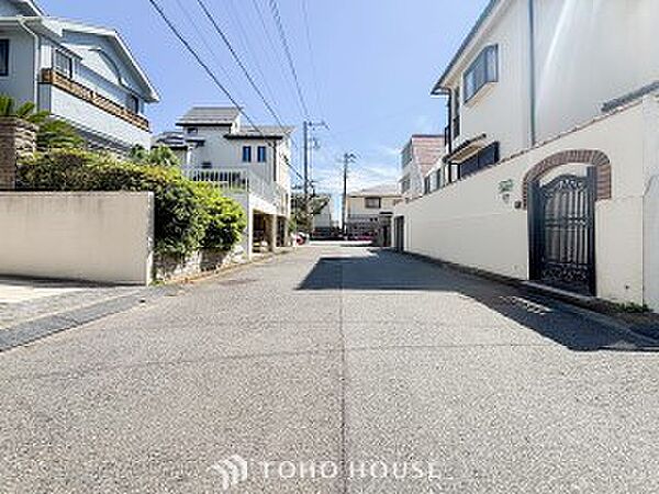 落ち着きのある閑静な住宅街。きっとここからご家族のかけがえのない想い出が作られることでしょう。
