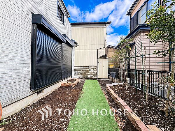 住む人を映し出す洗練された佇まいは、いつまでも輝き続けながらいつしか街の風景に溶け込んでいきます。