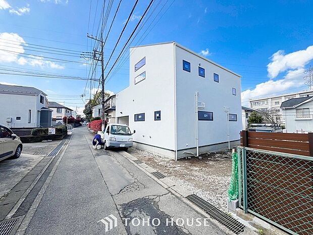 住む人を映し出す洗練された佇まいは、いつまでも輝き続けながらいつしか街の風景に溶け込んでいきます。