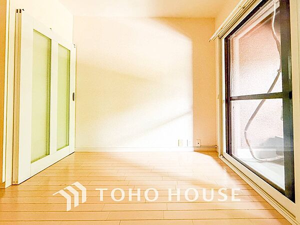 一日の疲れをいやしてくれる主寝室。自分時間を快適に過ごすプライベートルーム。