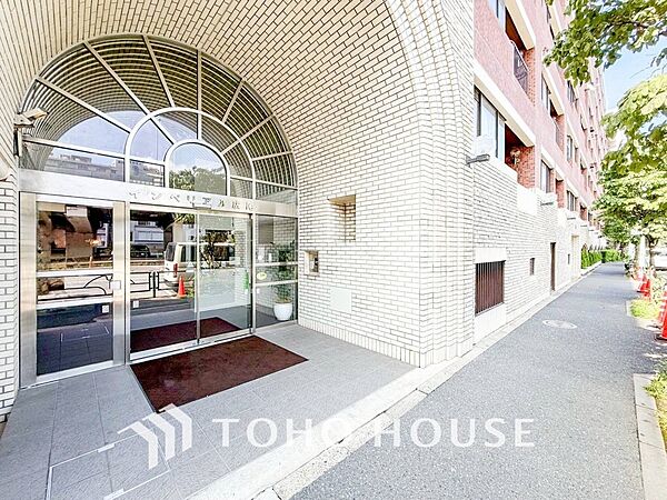 都市機能の利便性と暮らしやすさに満たされた住環境。心地よい陽光と風が舞い込みます。