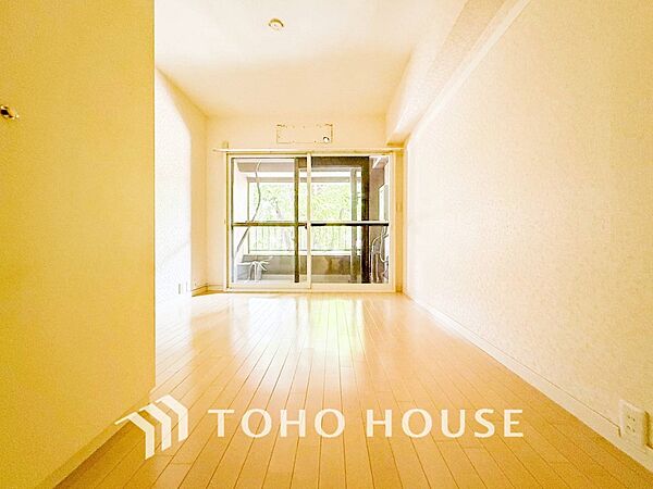 光と風があふれる開放的なリビングダイニングには自然と家族みんなが集まってきます。