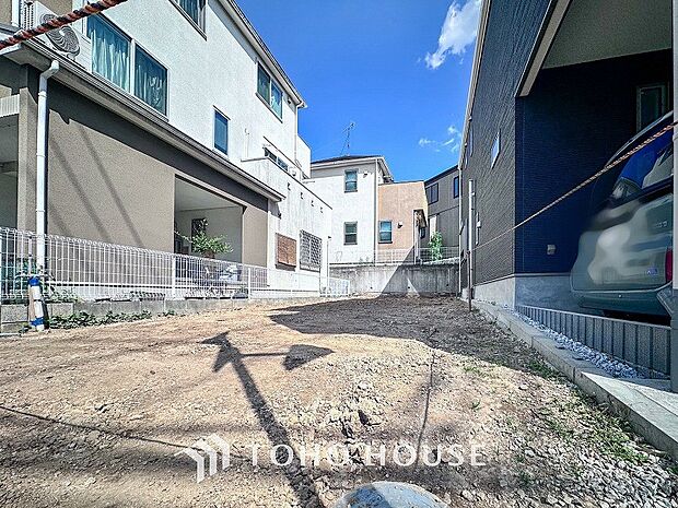 閑静な住宅街の一角、ひと時のくつろぎが生まれ、ゆっくりと愛着が育まれていきます。