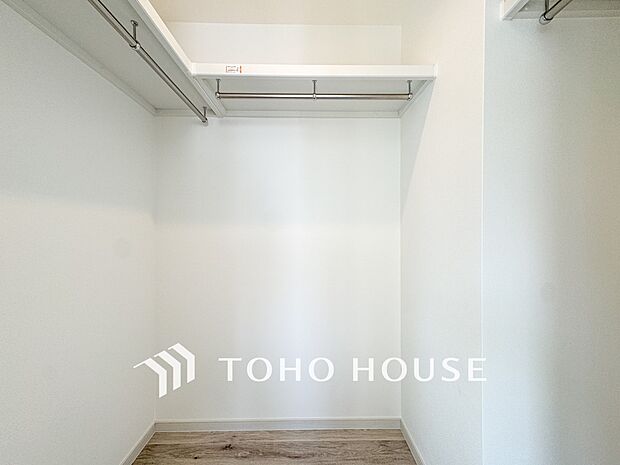 衣類だけでなく大きな荷物も収納でき、お部屋がすっきりします。