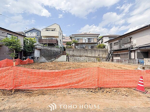 住む人を映し出す洗練された佇まいは、いつまでも輝き続けながらいつしか街の風景に溶け込んでいきます。