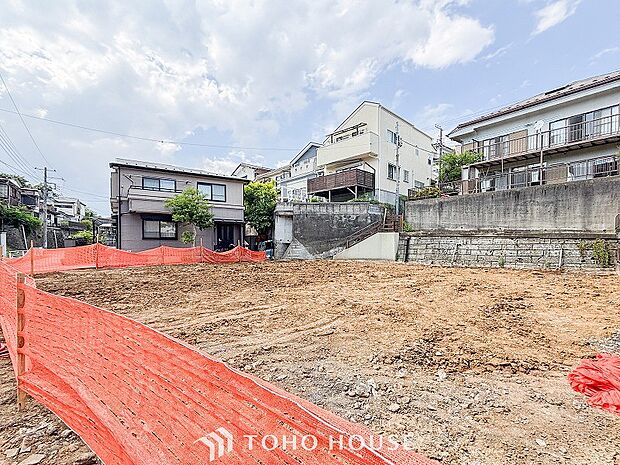 閑静な住宅街の陽当りに恵まれた土地で寛ぎに満ちた生活を。