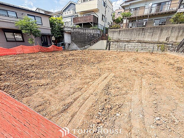 閑静な住宅街の陽当りに恵まれた土地で、寛ぎに満ちた生活を。