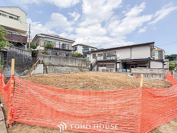風を感じ青い空から太陽の恵みを感じる温もり溢れる佇まい。