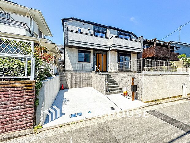 閑静な住宅街の一角、ひと時のくつろぎが生まれ、ゆっくりと愛着が育まれていきます。
