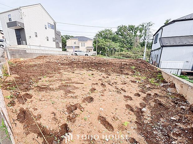 閑静な住宅街の陽当りに恵まれた土地で寛ぎに満ちた生活を。
