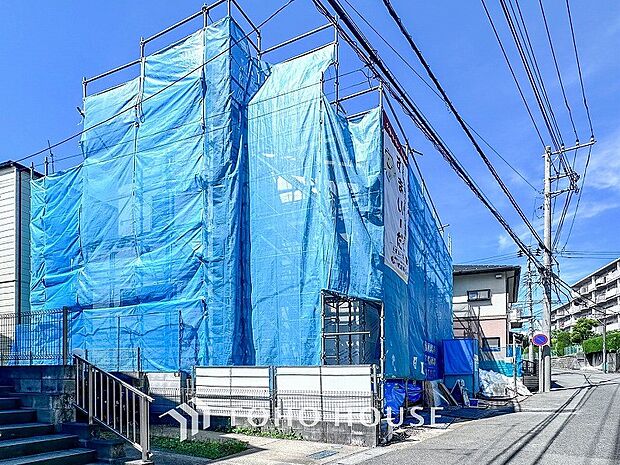 爽やかな青空の下に贅沢なほどに降り注ぐ陽光、豊かな居住性と、クオリティが見事に調和した住空間。