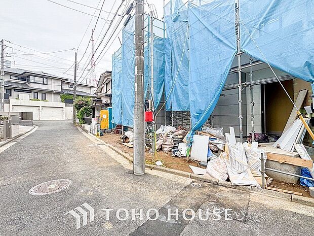 爽やかな青空の下に贅沢なほどに降り注ぐ陽光、豊かな居住性と、クオリティが見事に調和した住空間。