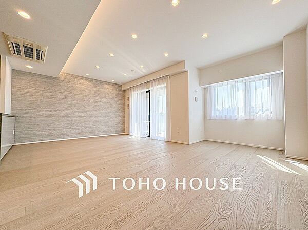 落ち着いた雰囲気に包まれた伸びやかな空間で、ゆったりと家族団らんの時間を過ごせます。