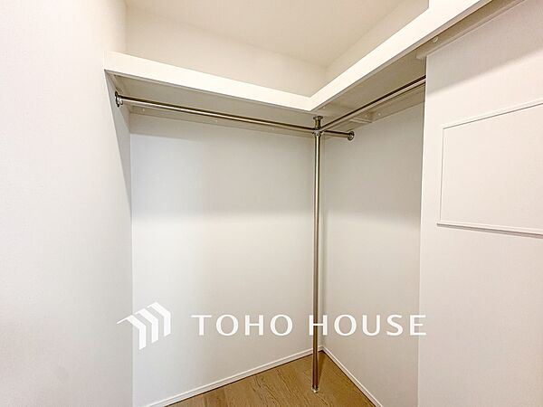 衣類だけでなく大きな荷物も収納でき、お部屋がすっきりします。
