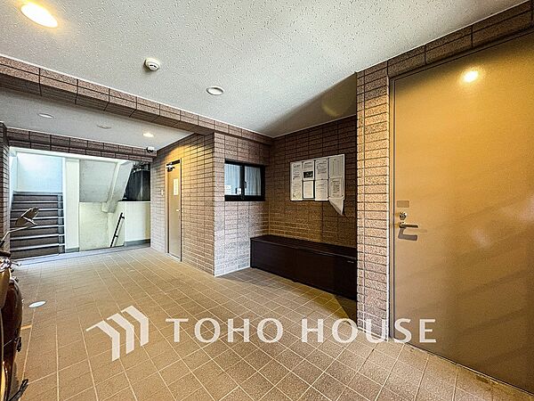 訪れるゲストや住む人を優しく迎え入れてくれる明るい空間です。