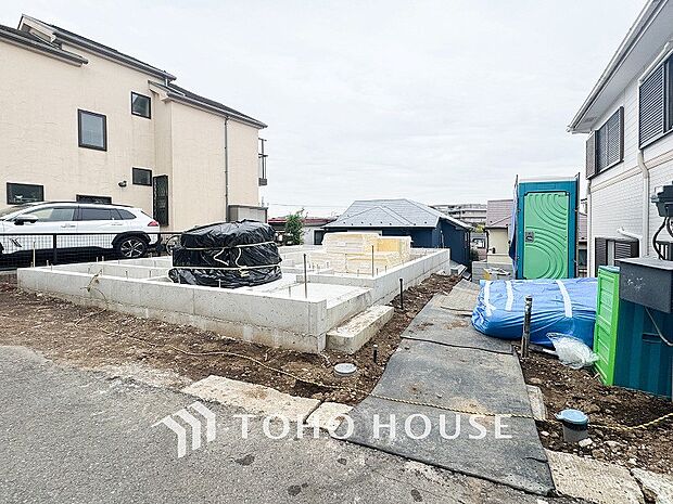 閑静な住宅街の一角、ひと時のくつろぎが生まれ、ゆっくりと愛着が育まれていきます。