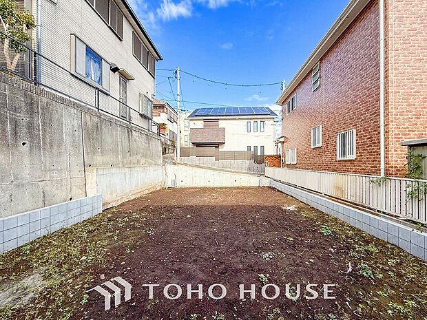 閑静な住宅街の一角、ひと時のくつろぎが生まれ、ゆっくりと愛着が育まれていきます。