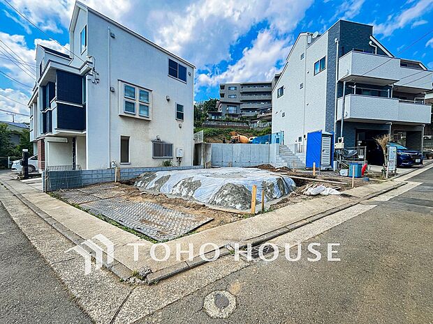 閑静な住宅街の一角、ひと時のくつろぎが生まれ、ゆっくりと愛着が育まれていきます。