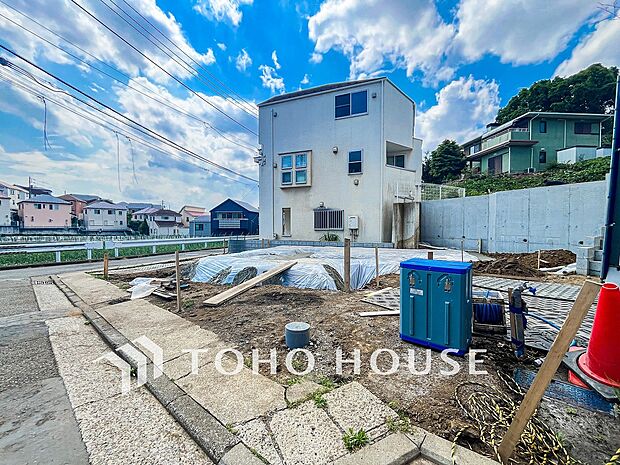 閑静な住宅街の陽当りに恵まれた土地で寛ぎに満ちた生活を。