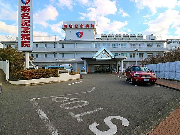 年間を通じて24時間体制で救急車を受け入れています。外来は予約制となっています。