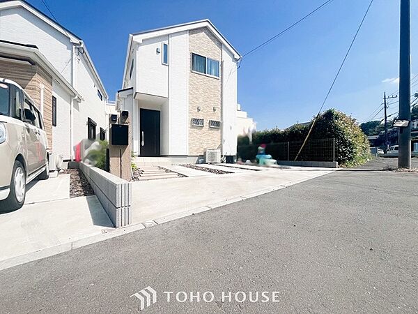 閑静な住宅街の一角、ひと時のくつろぎが生まれ、ゆっくりと愛着が育まれていきます。