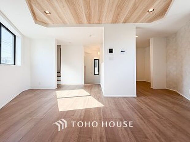 落ち着いた雰囲気に包まれた伸びやかな空間で、ゆったりと家族団らんの時間を過ごせます。