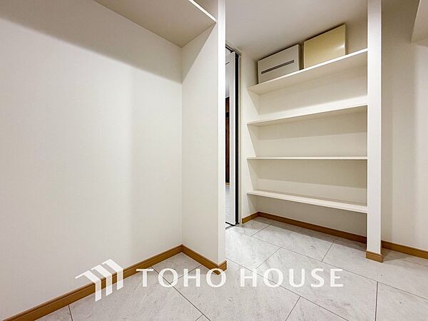 衣類だけでなく大きな荷物も収納でき、お部屋がすっきりします。