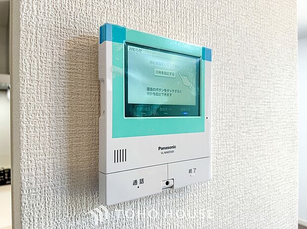 誰が来てもわかる様にモニター付きインターホンを設置。快適と安らぎを合わせた優しい設計。