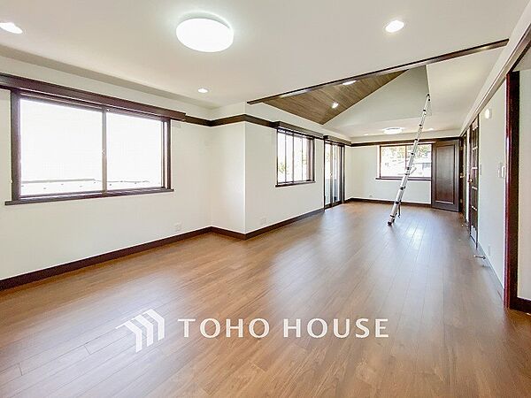 落ち着いた雰囲気に包まれた伸びやかな空間で、ゆったりと家族団らんの時間を過ごせます。
