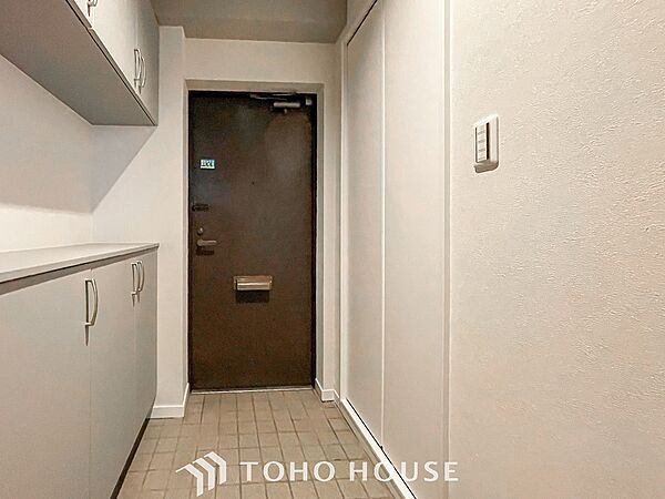 居住者の帰り、訪れる方を優しく迎えてくれる玄関です。