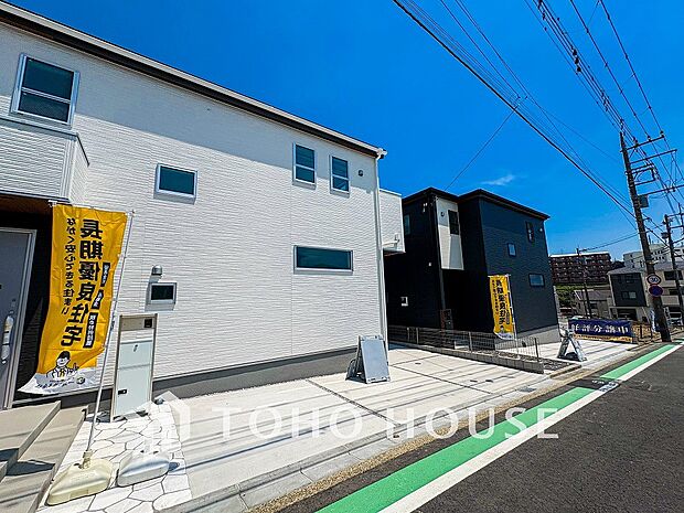 爽やかな青空の下に贅沢なほどに降り注ぐ陽光、豊かな居住性と、クオリティが見事に調和した住空間。