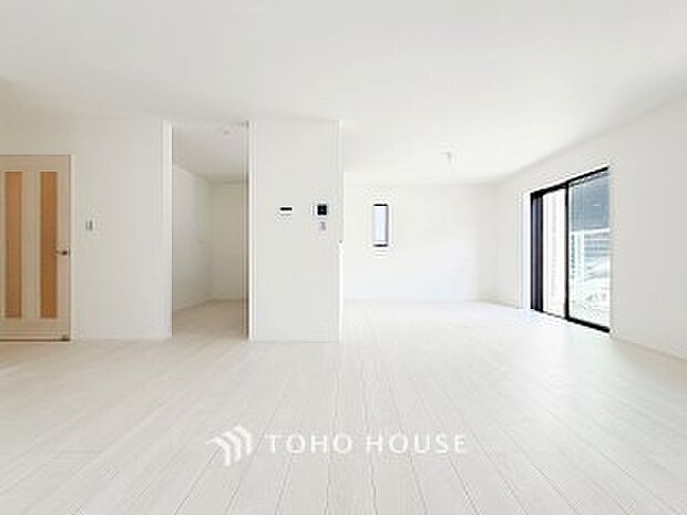 落ち着いた雰囲気に包まれた伸びやかな空間で、ゆったりと家族団らんの時間を過ごせます。