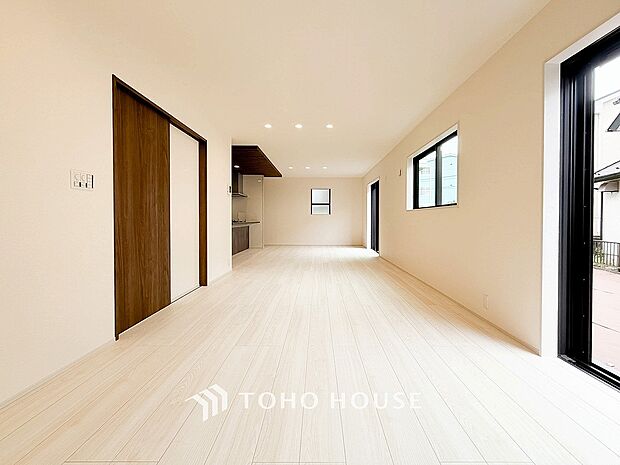 落ち着いた雰囲気に包まれた伸びやかな空間で、ゆったりと家族団らんの時間を過ごせます。