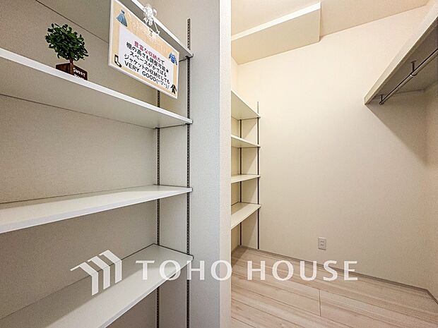 衣類だけでなく大きな荷物も収納でき、お部屋がすっきりします。