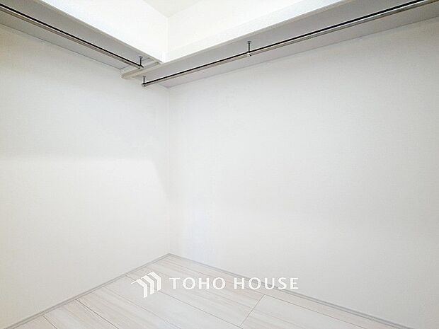 衣類だけでなく大きな荷物も収納でき、お部屋がすっきりします。
