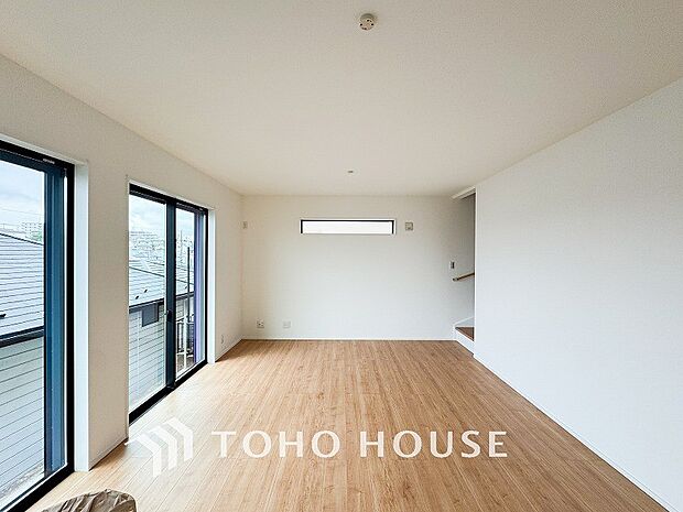 戸建てならではのリビング。落ち着いた色調のリビングは家族団欒の憩いの場所です。